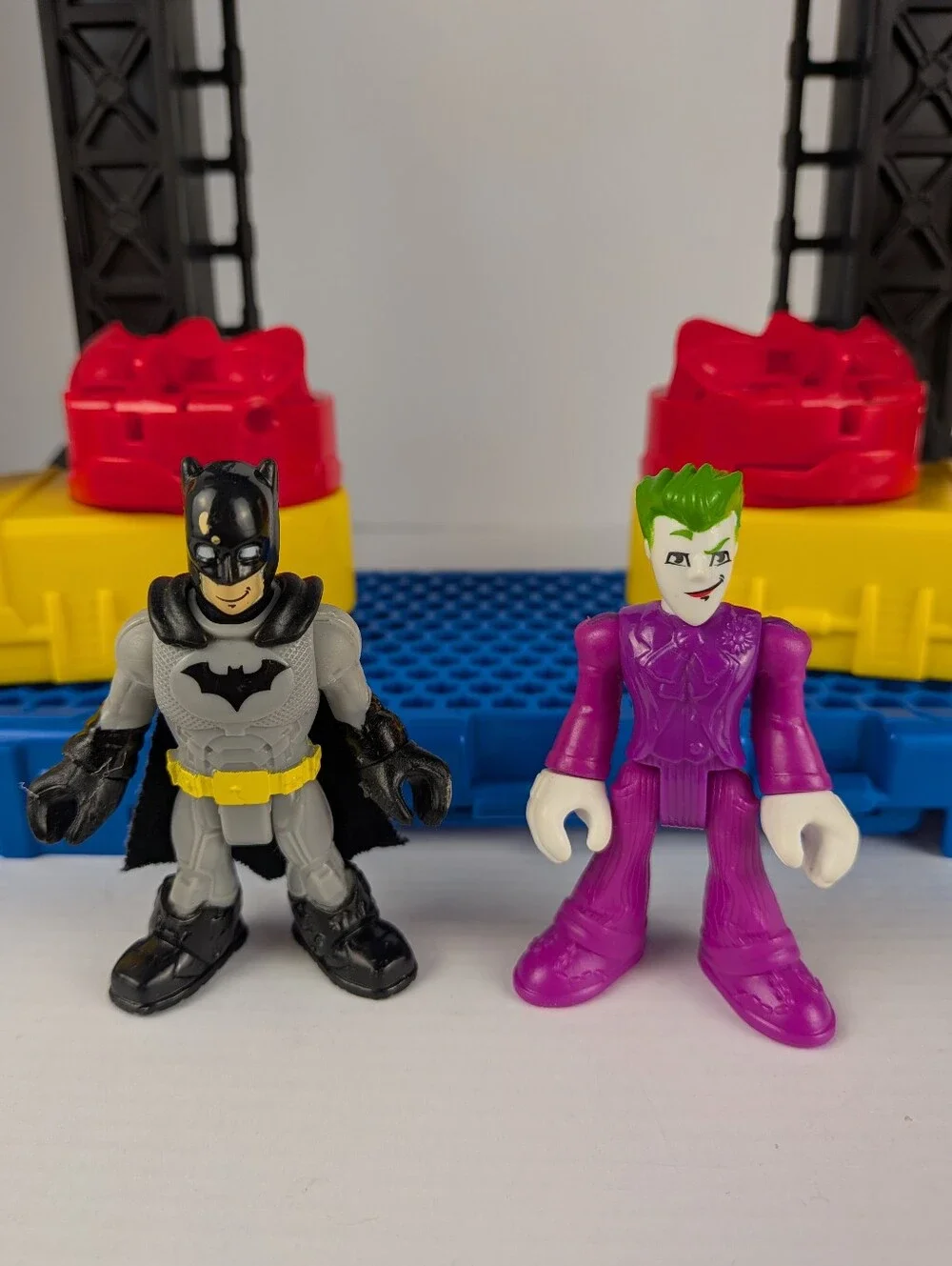 Fisher-Price Imaginext DC Super Friends Battle Batcave Model FKW12 + Characters
